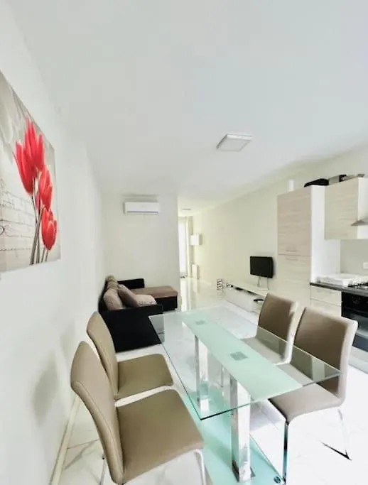 Sliema Apartment In Balluta Bay